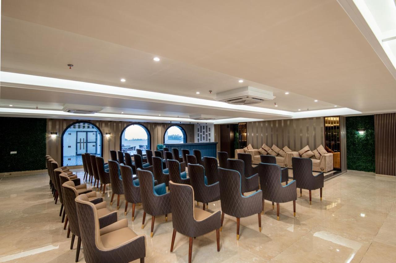 Grand Luxotica By Dls Hotels Dehradun Eksteriør bilde